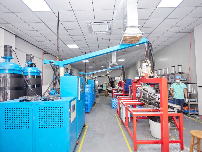 sterile-packaging-cosmetic-puffs Individually wrapped cosmetic puffs packed under sterile conditions for salon and retail use.