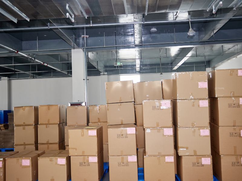 ulk-packaged-makeup-sponges-factory Bulk packaging of soft, high-quality makeup sponges ready for global distribution.